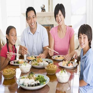 خوردن غذا در کنار خانواده احتمال بروز چاقی را کاهش می دهد