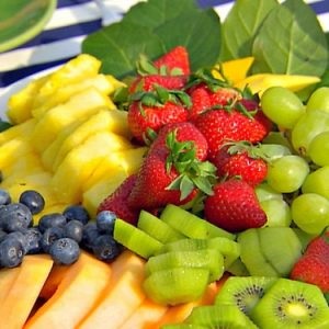 میوه و سبزی خطر سرطان ریه را در افراد سیگاری کاهش می دهند.
