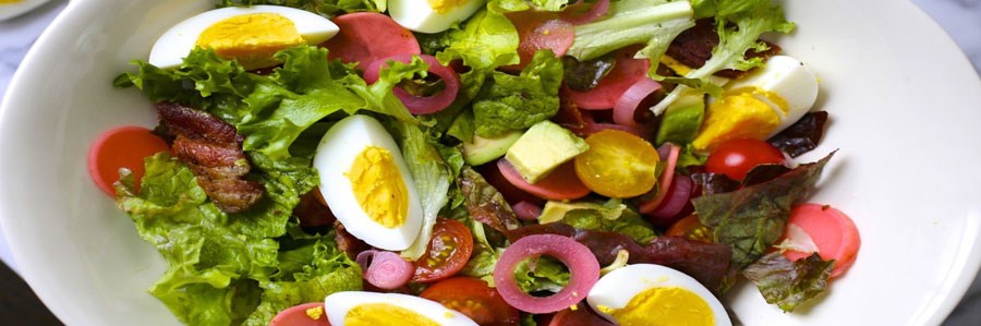 جذب بهتر کاروتنوئید سبزیجات با تخم مرغ در سالاد