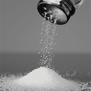 با افزایش سن، خوردن نمک را کاهش  دهید