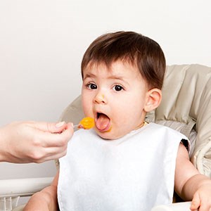 آیا زمان شروع تغذیه تکمیلی بر بروز چاقی در کودکان موثر است؟