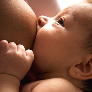 شیر مادر در بهبود تکامل مغز نوزادان نارس نقش دارد.