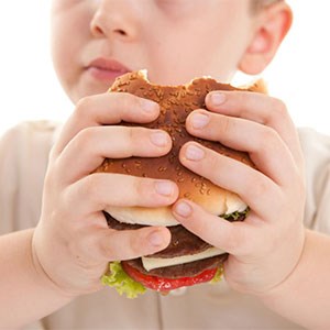 اضافه وزن نوجوانان عمدتاً بخاطر آنست که کالری کمتری می سوزانند.