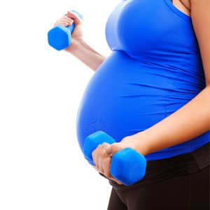 ورزش در دوران بارداری برای مادر و کودک مفید است.