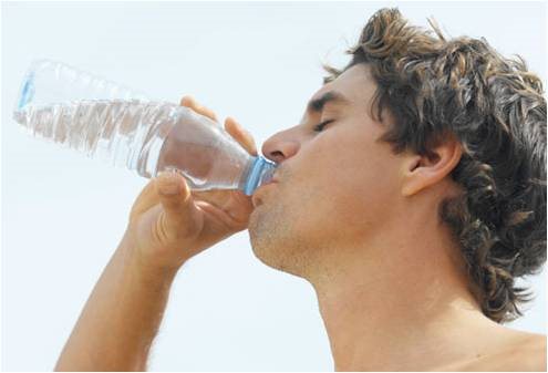 توصیه 1: روزانه به مقدار کافی آب بنوشید