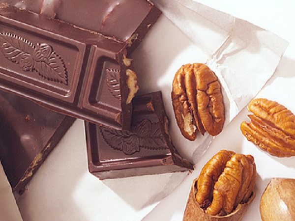 هر روز اندکی آجیل و شکلات بخورید
